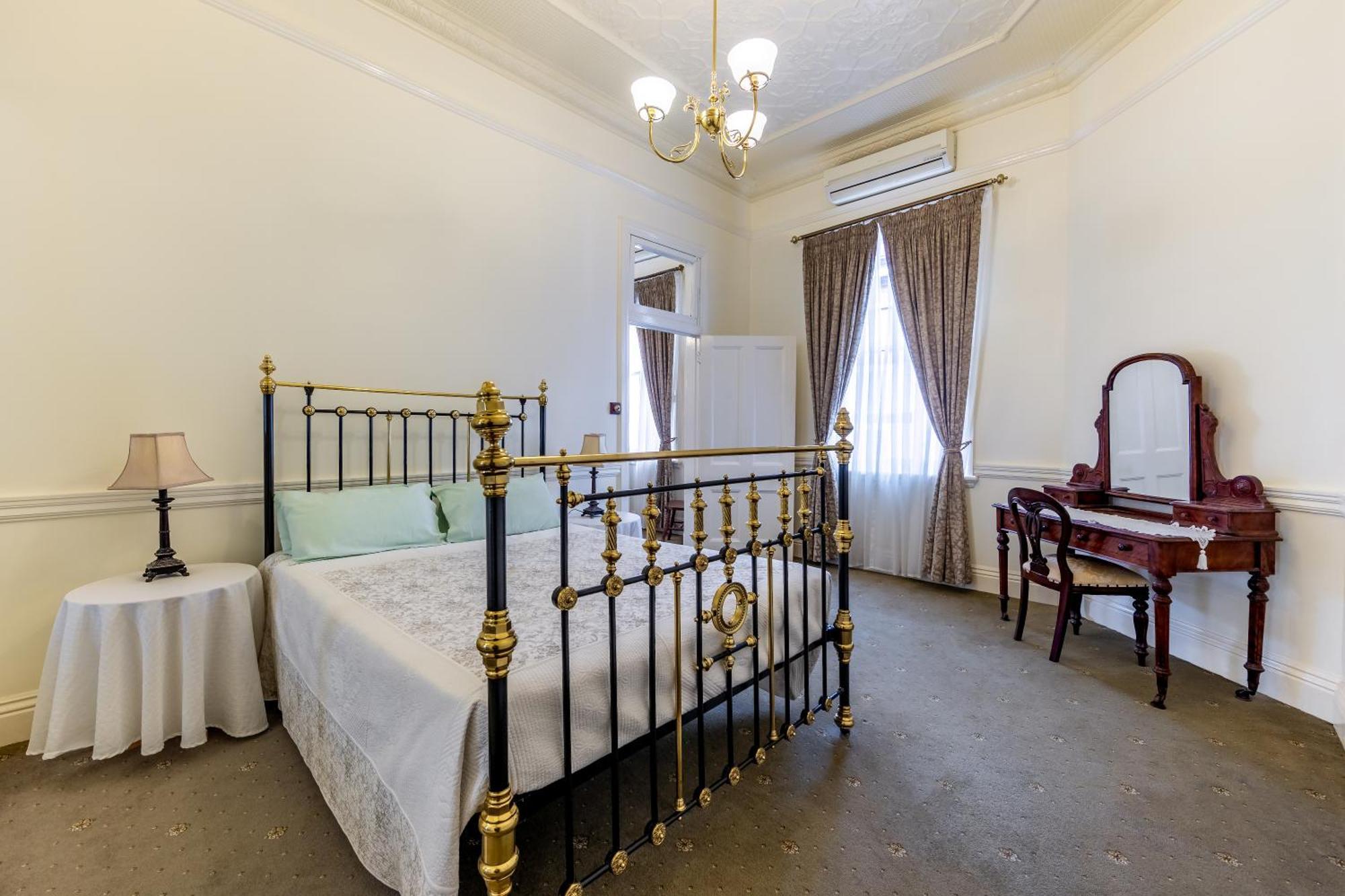 Criterion Warwick Hotel Buitenkant foto